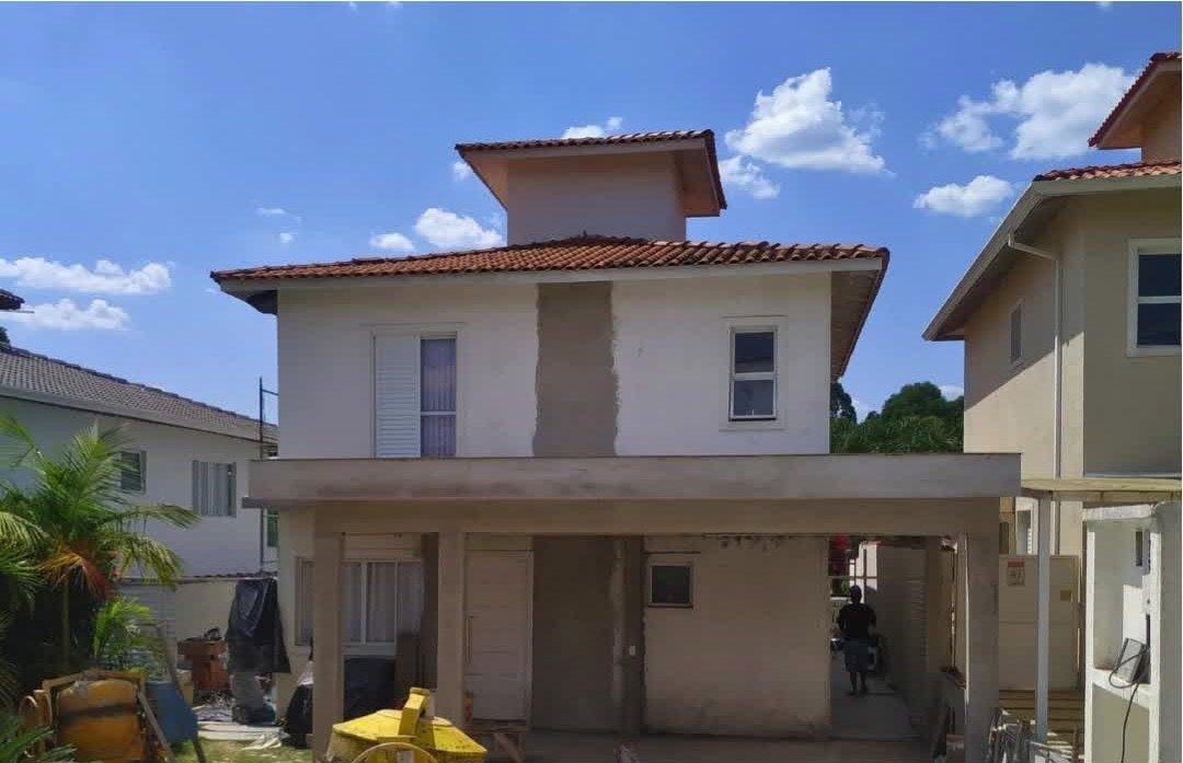 Antes: Sobrado — acabamento externo completo